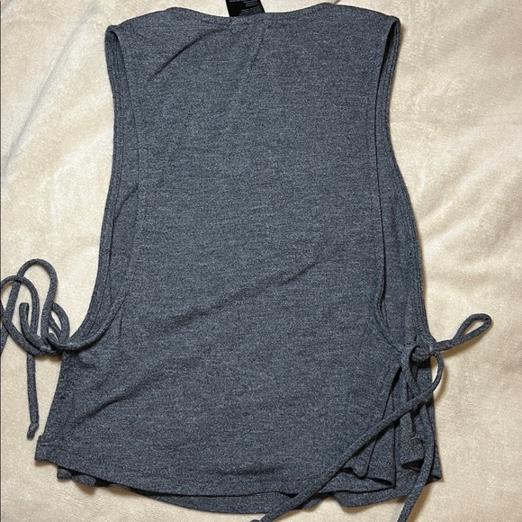 Gray cropped top - Picture 3 of 4